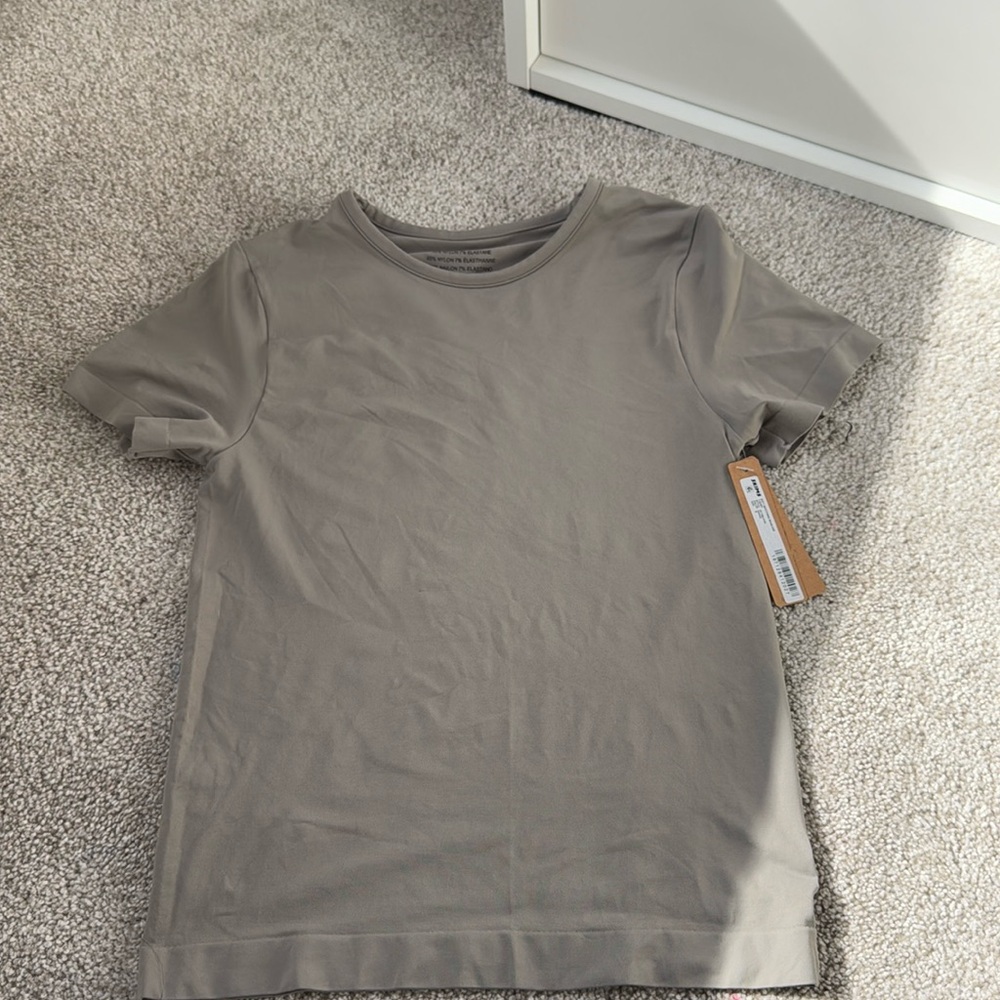 SKIMS SOFT SMOOTHING SEAMLESS T-SHIRT | SMOKE M